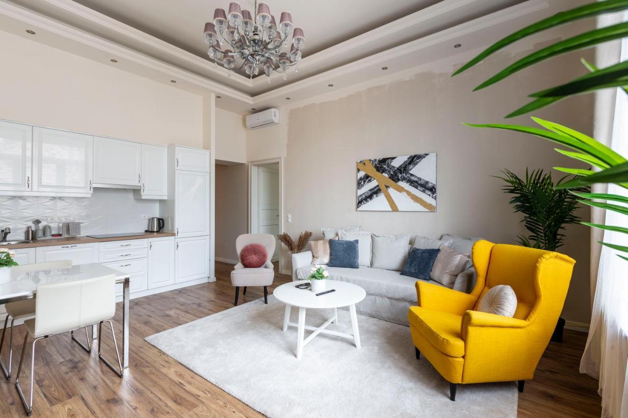 Luxurious Central Apartment In Liszt Ferenc Square Boedapest Buitenkant foto