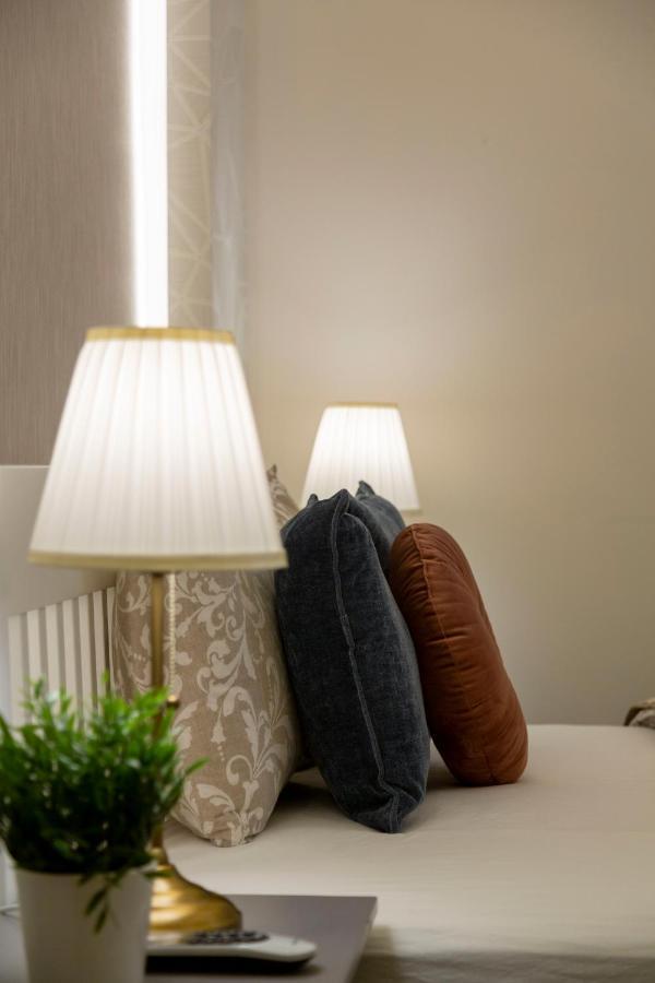 Luxurious Central Apartment In Liszt Ferenc Square Boedapest Buitenkant foto
