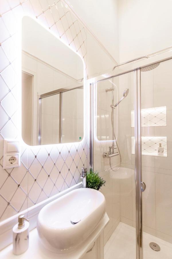 Luxurious Central Apartment In Liszt Ferenc Square Boedapest Buitenkant foto