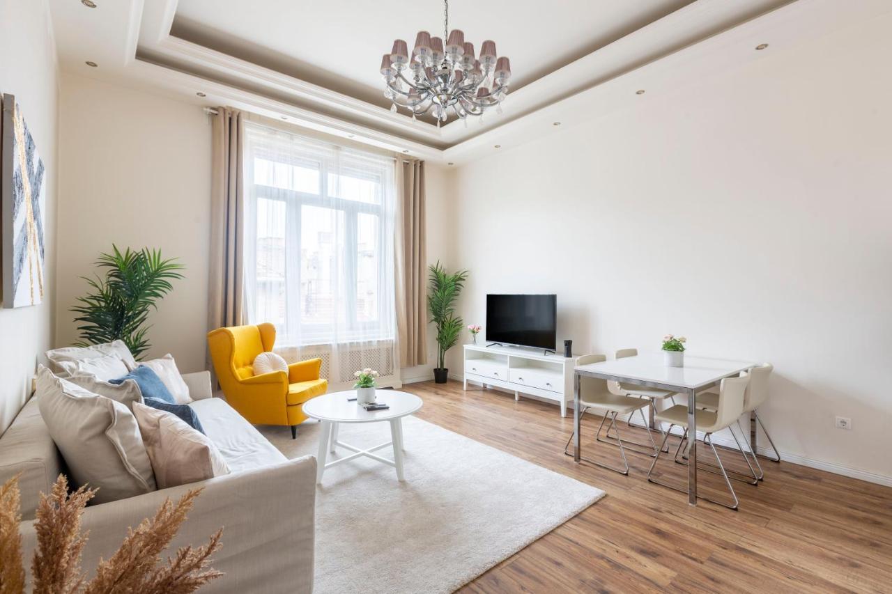 Luxurious Central Apartment In Liszt Ferenc Square Boedapest Buitenkant foto