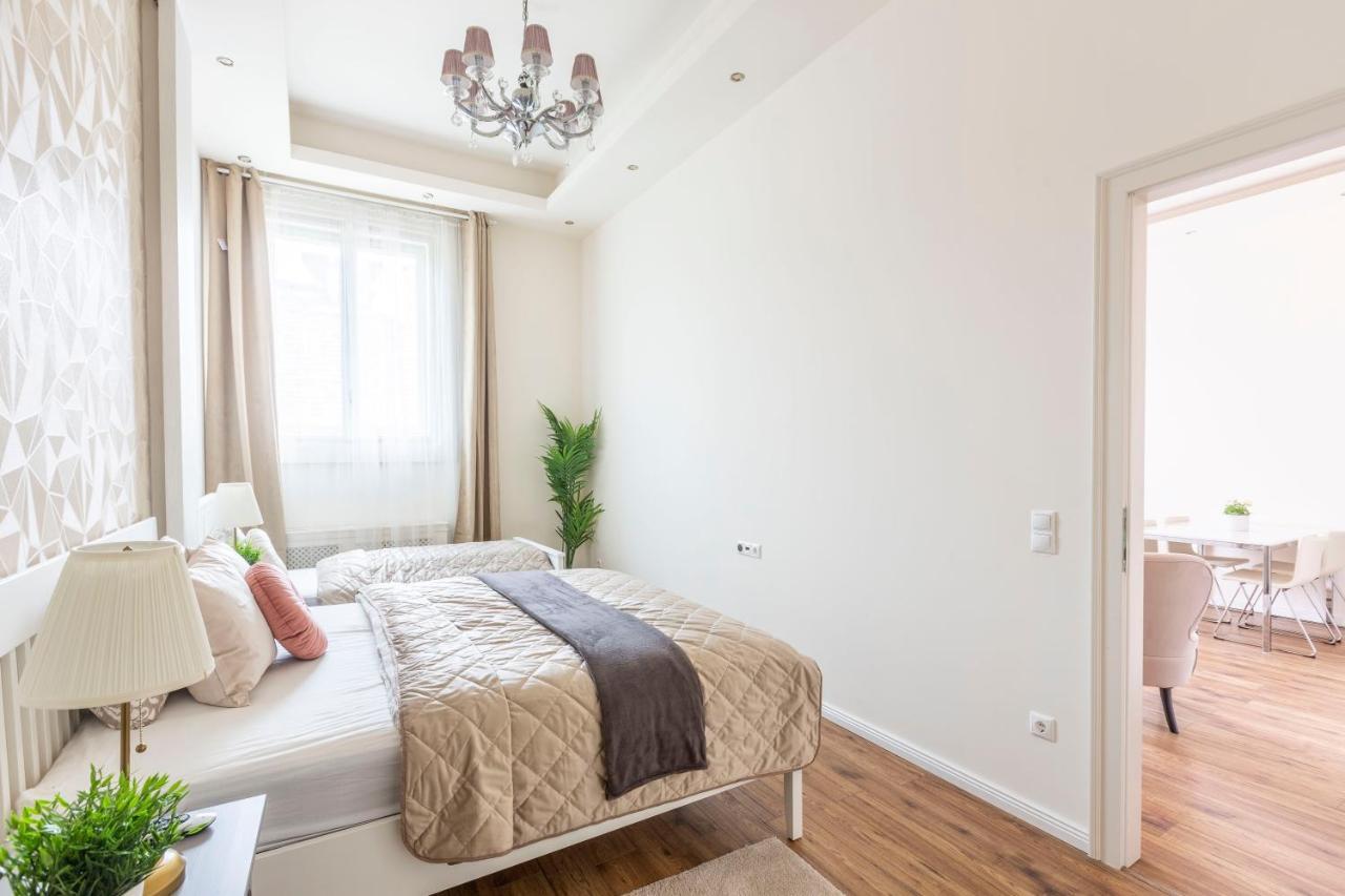 Luxurious Central Apartment In Liszt Ferenc Square Boedapest Buitenkant foto